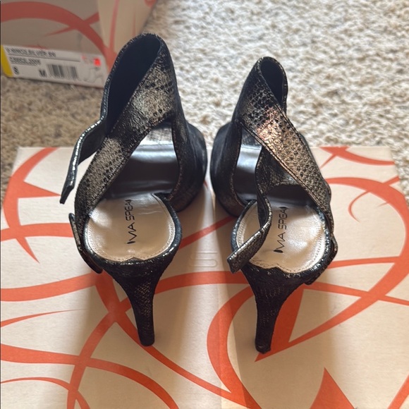 Via Spiga Black and Cream Snakeskin Heels - Picture 5 of 6